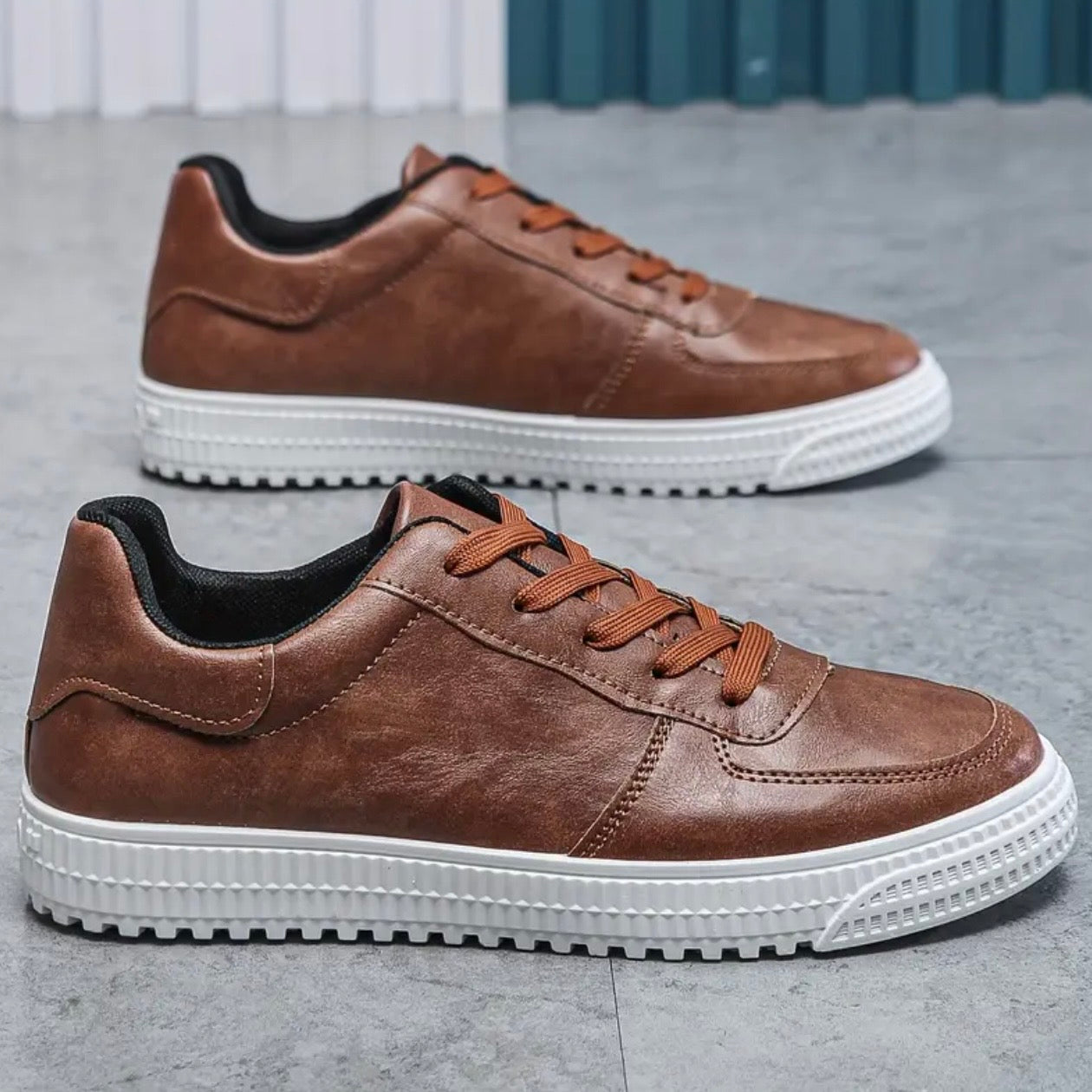 Metro Sneakers