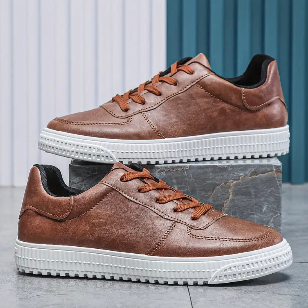 Metro Sneakers